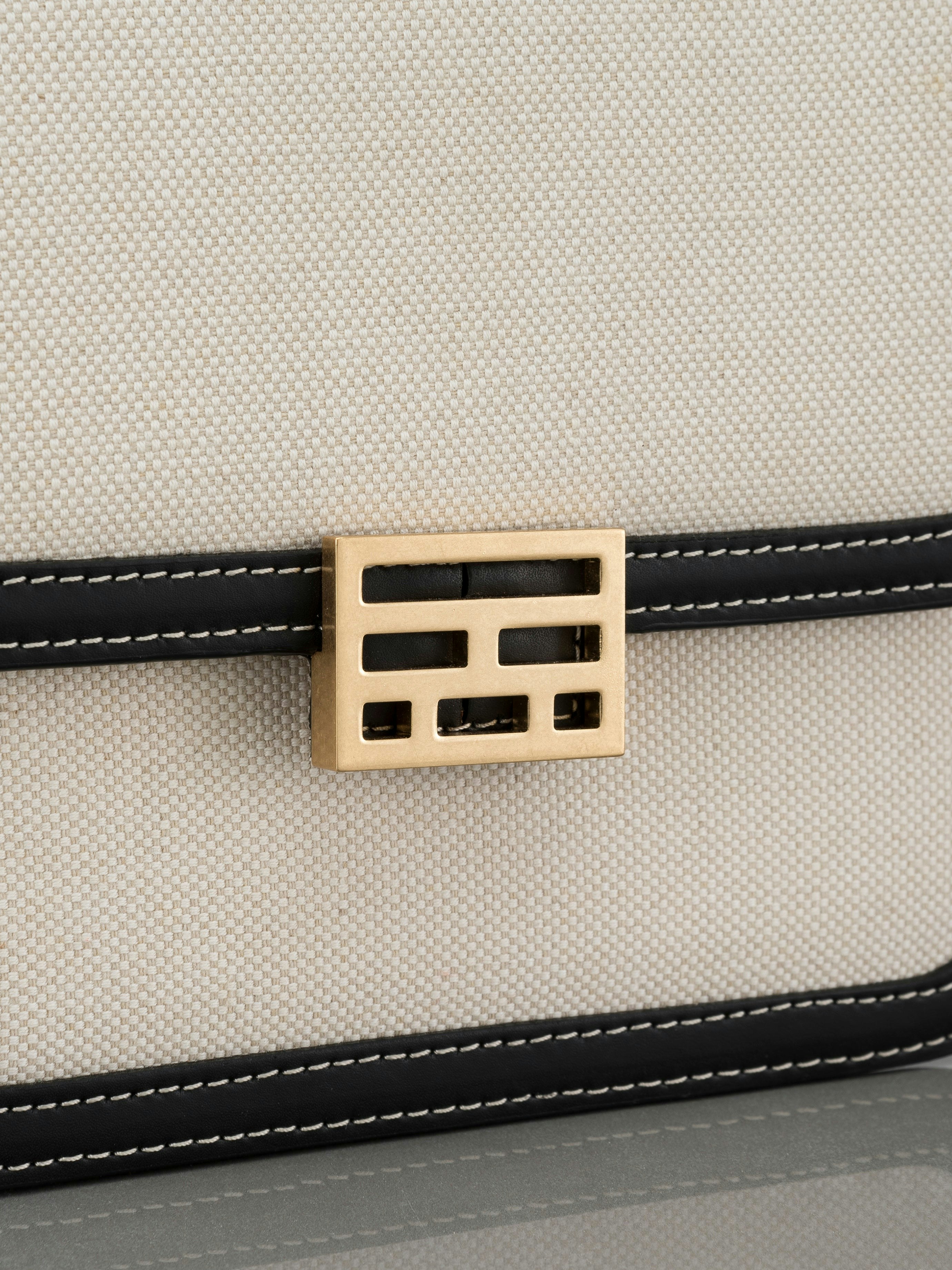 handbag detail view althover alt:size alt:fit1